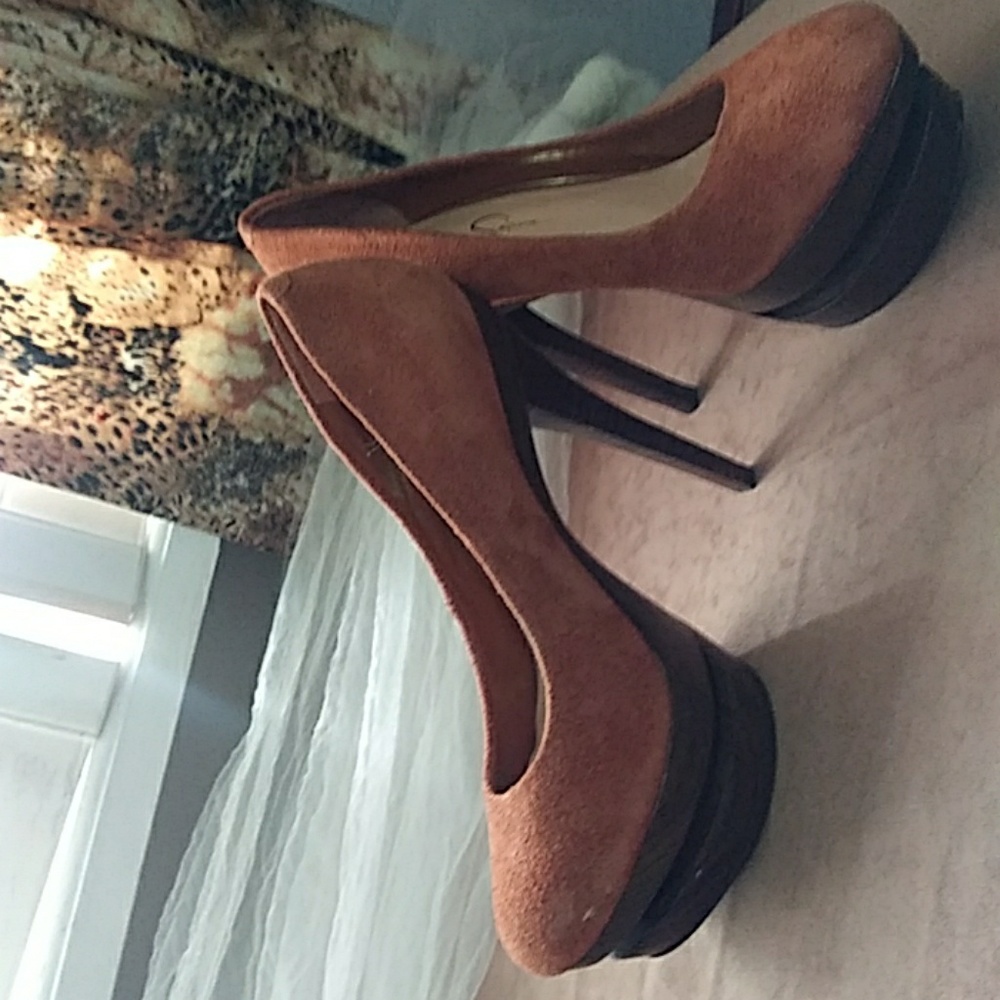 Shoes - Picture 4 of 4
